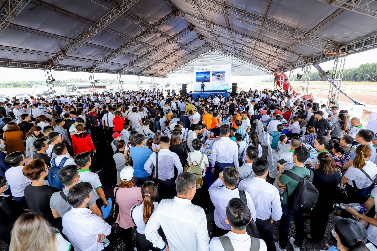 Gem Sky World long thành