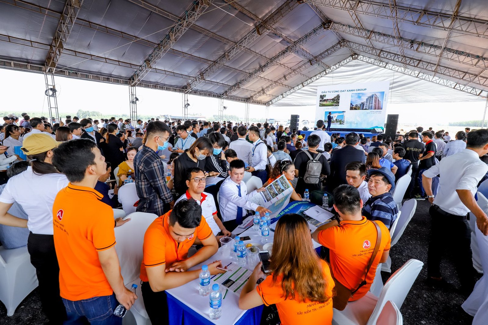 Gem Sky World long thành