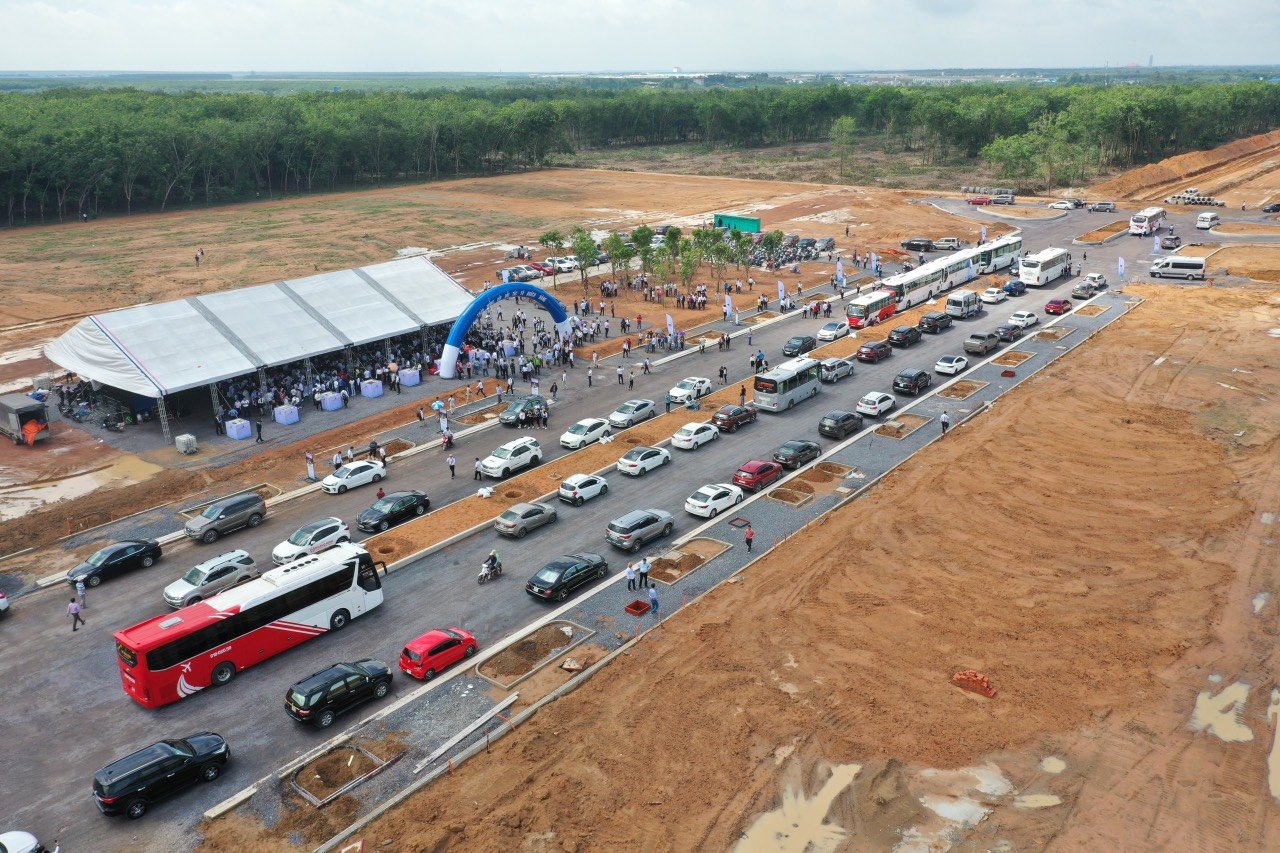 Gem Sky World long thành