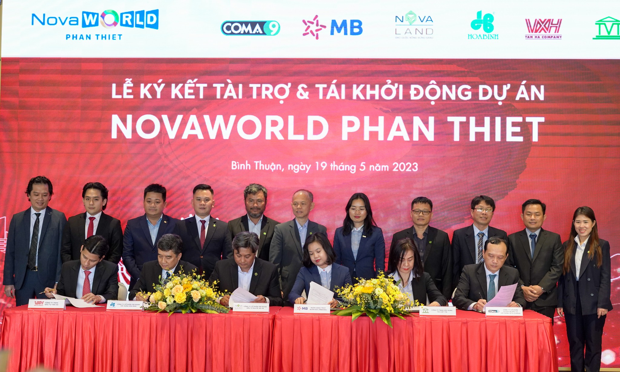 nova world tái khởi động